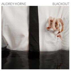 Descargar Audrey Horne – Blackout [2018] MEGA